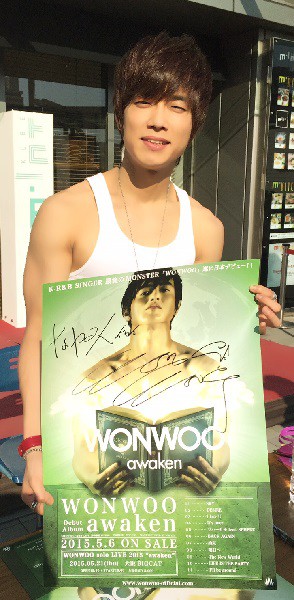 ＷＯＮＷＯＯさん=2015年4月26日、タワーレコード神戸インストアライブで堀内優美さん撮影