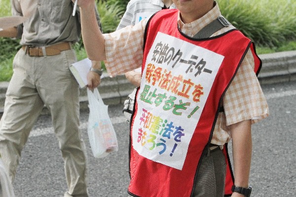 「SADL×SEALDs KANSAI『戦争法案』に反対する関西デモ」より＝2015年7月19日、撮影・橋本正人