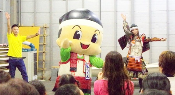 ダンス「Ｈｅｙ！Ｓａｙ！Ｙｏｉｃｈｉくん！」を踊っているところ＝撮影・狸さん