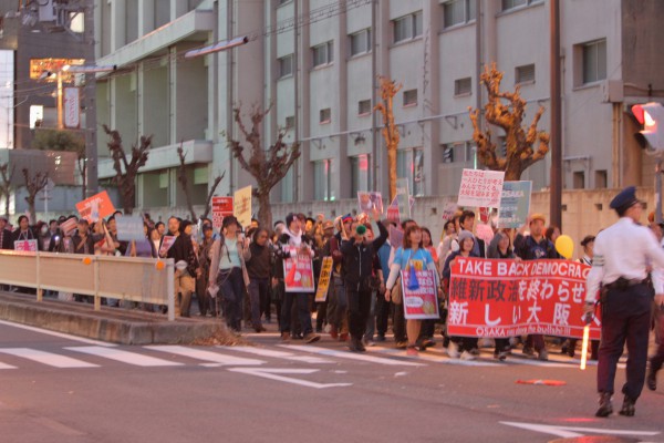 「民主主義と生活を守る大阪デモ」より＝2015年11月15日、撮影：アイデアニュース・橋本正人