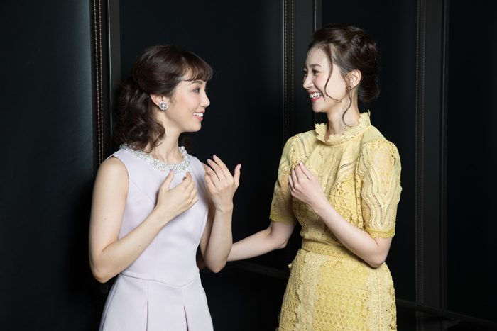 夢咲ねねさん（右）と咲妃みゆさん＝撮影・岩村美佳