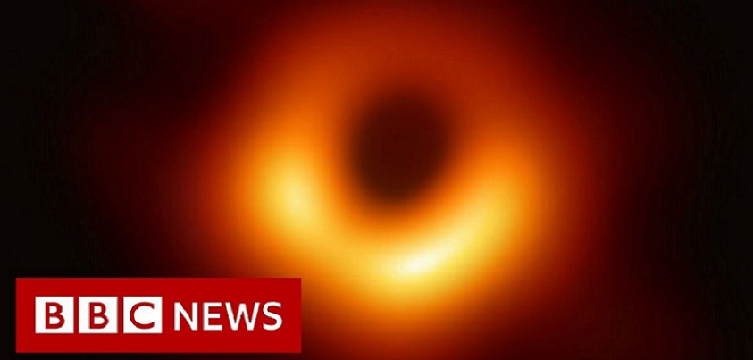 YouTubeの「First ever black hole image released」＝ BBC Newsチャンネルより