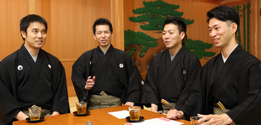 （写真左から）飯田豪さん、岡聡史さん、内藤連さん、中村修一さん＝撮影・伊藤華織