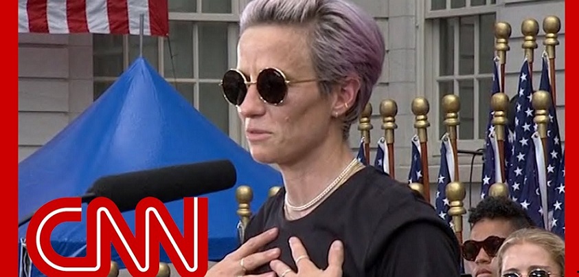 YouTubeの「Megan Rapinoe speaks at World Cup championship parade」＝CNNチャンネルより