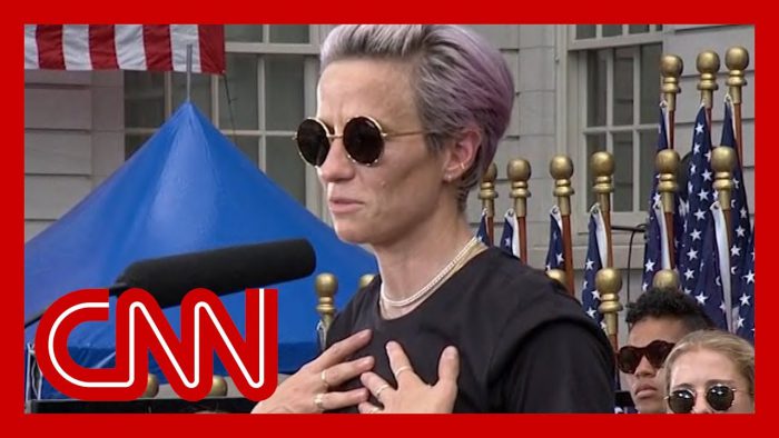 YouTubeの「Megan Rapinoe speaks at World Cup championship parade」＝CNNチャンネルより