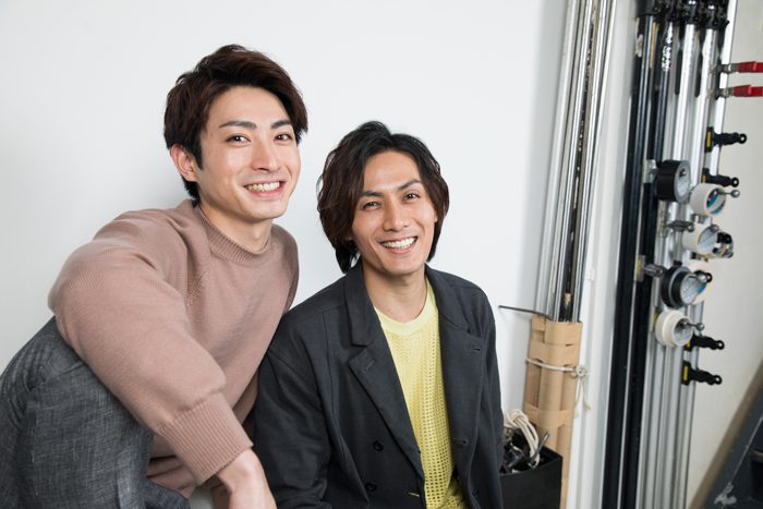 加藤和樹さん（右）と木村達成さん（左）＝撮影・岩村美佳