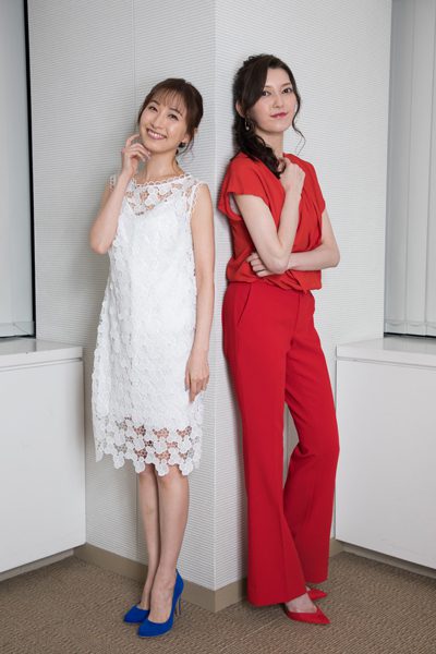 朝夏まなとさん（右）と実咲凜音さん（左）＝撮影・岩村美佳