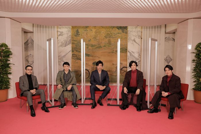 左から田口トモロヲさん、山本耕史さん、大沢たかおさん、古川雄大さん、村井良大さん