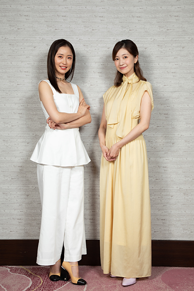 笹本玲奈さん（左）と夢咲ねねさん＝撮影・岩村美佳