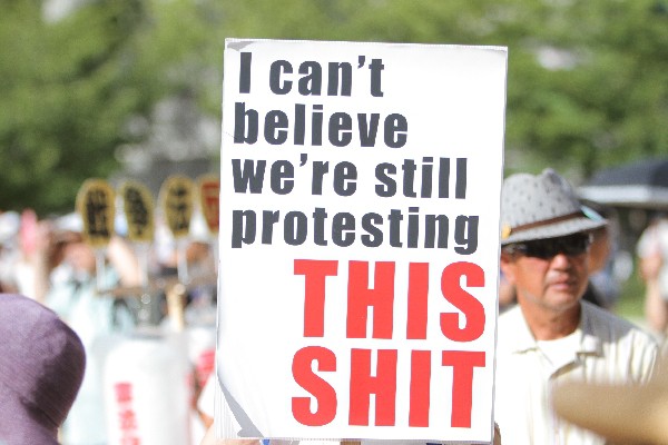 「SADL×SEALDs KANSAI『戦争法案』に反対する関西デモ」集合場所にて＝2015年7月19日、撮影・橋本正人