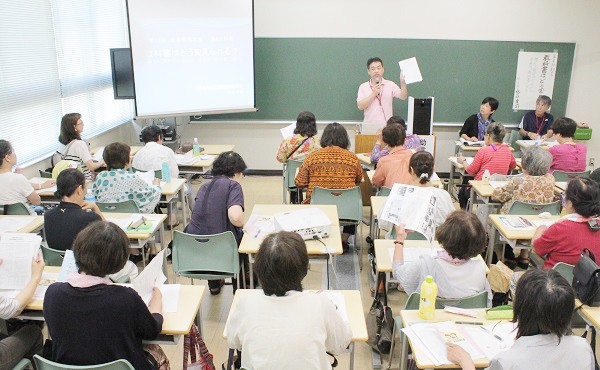 日本母親大会第４分科会「教科書はどう変えられる？」より＝2015年8月2日、撮影・橋本正人