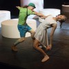 世田谷パブリックシアター「せたがやこどもプロジェクト2016≪ステージ編≫ 音楽劇『兵士の物語』」より＝撮影：引地信彦