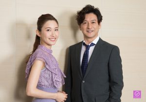 石丸幹二さんと実咲凜音さんのアイデアニュース・プレゼント用写真＝撮影・岩村美佳