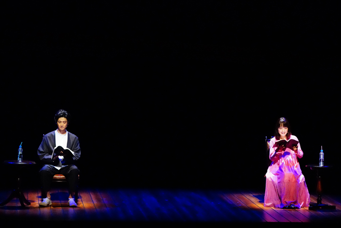 「Re:」に出演中の古川雄大さん（左）と葵わかなさん（右）＝田中亜紀