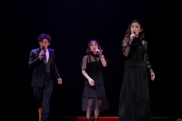 ミュージカル『EDGES－エッジズ－』チームRED公演より、（写真左から）藤岡正明さん、梅田彩佳さん、実咲凜音さん