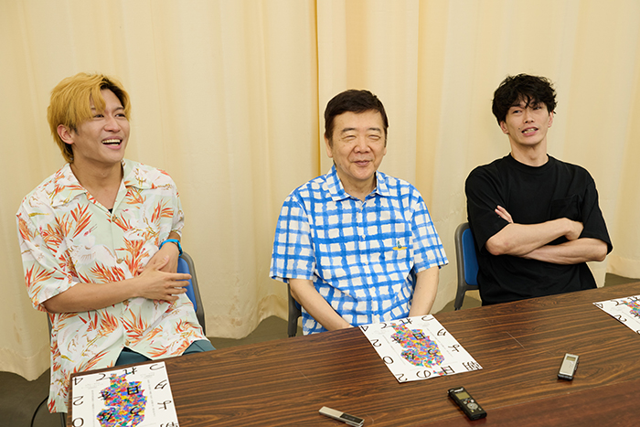 （写真左から）一色洋平さん、鴻上尚史さん、玉置玲央さん＝撮影：NORI