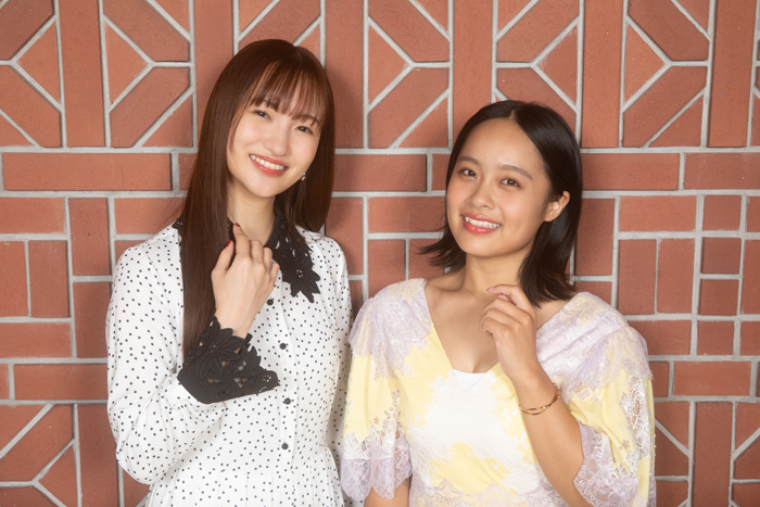 (写真左から)華優希さん、清水美依紗さん=撮影・岩村美佳