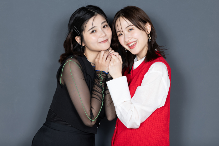 （写真右から）星風まどかさん、田村芽実さん=撮影・岩村美佳
