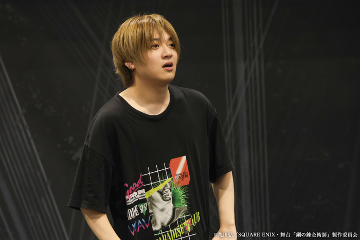 廣野凌大さん＝舞台『鋼の錬金術師』―闇と光の野望―稽古場で、写真提供：マーベラス