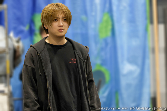 廣野凌大さん＝舞台『鋼の錬金術師』―闇と光の野望―稽古場で、写真提供：マーベラス