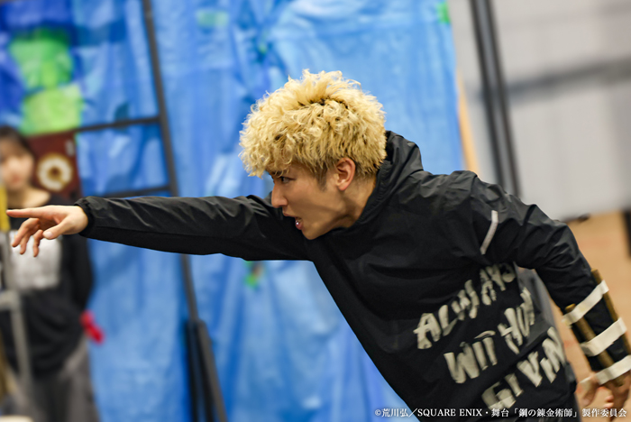 一色洋平さん＝舞台『鋼の錬金術師』―闇と光の野望―稽古場で、写真提供：マーベラス